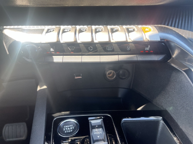 Fahrzeugabbildung Peugeot 3008 Hybrid 136 Allure Pack Navi Digitales Cockpit LED Apple CarPlay Android Auto