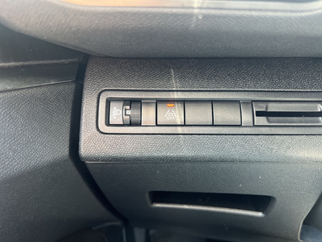 Fahrzeugabbildung Peugeot 3008 Hybrid 136 Allure Pack Navi Digitales Cockpit LED Apple CarPlay Android Auto