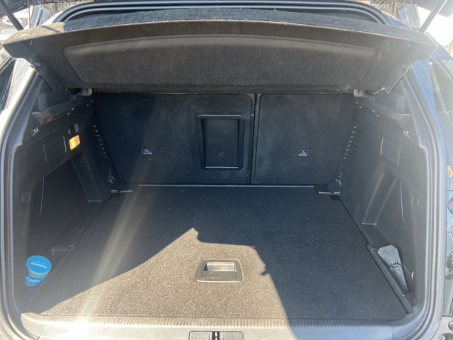 Fahrzeugabbildung Peugeot 3008 Hybrid 136 Allure Pack Navi Digitales Cockpit LED Apple CarPlay Android Auto