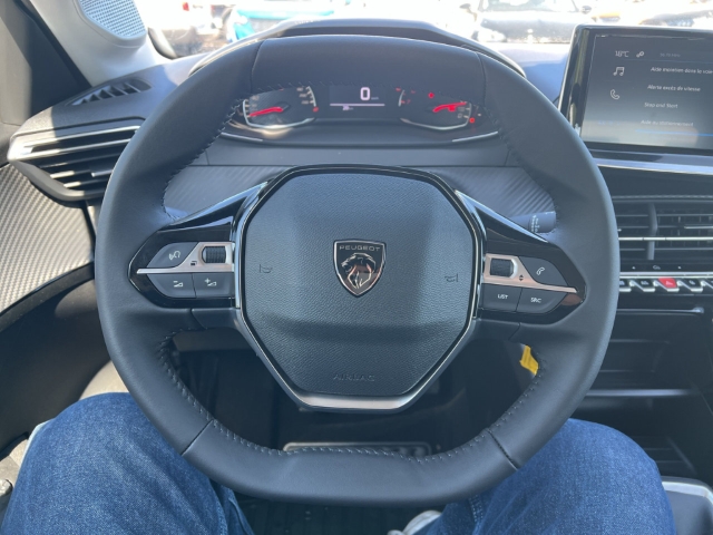 Fahrzeugabbildung Peugeot 208 Active DAB Keyless Spurhalteass. Verkehrszeichenerk. Notbremsass.