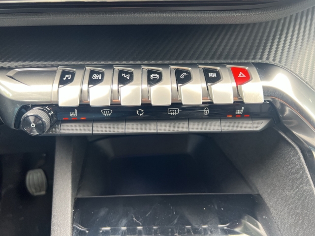 Fahrzeugabbildung Peugeot 3008 Allure Pack Navi Digitales Cockpit LED ACC Apple CarPlay Android Auto 2-Zonen-Klimaautom
