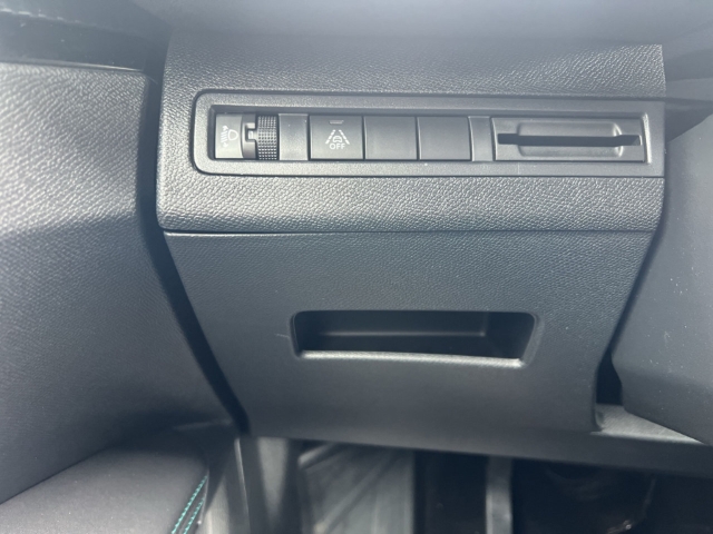 Fahrzeugabbildung Peugeot 3008 Allure Pack Navi Digitales Cockpit LED ACC Apple CarPlay Android Auto 2-Zonen-Klimaautom