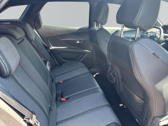 Fahrzeugabbildung Peugeot 3008 Allure Pack Navi Digitales Cockpit LED Apple CarPlay Android Auto 2-Zonen-Klimaautom - mit KI generiert/bearbeitet