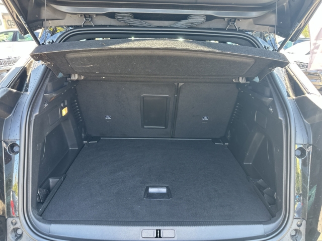 Fahrzeugabbildung Peugeot 3008 Allure Pack Navi Digitales Cockpit LED Apple CarPlay Android Auto 2-Zonen-Klimaautom - mit KI generiert/bearbeitet