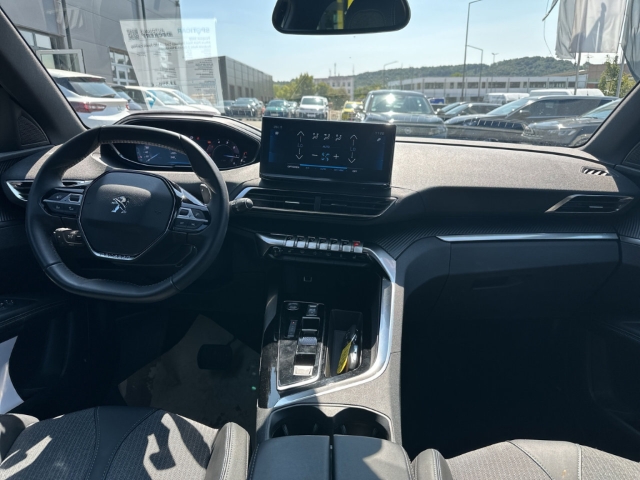 Fahrzeugabbildung Peugeot 3008 Allure Pack Navi Digitales Cockpit LED Apple CarPlay Android Auto 2-Zonen-Klimaautom - mit KI generiert/bearbeitet
