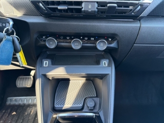 Fahrzeugabbildung Citroen e-C4 C-Series Elektro HUD Navi LED Apple CarPlay Android Auto Mehrzonenklima DAB SHZ
