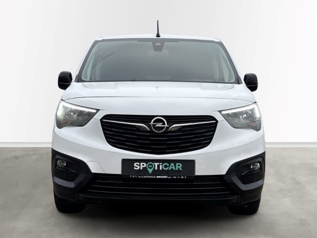 Fahrzeugabbildung Opel Combo Electric Cargo Edition Fernlichtass. Rückfahrkam. Temp Tel.-Vorb. PDC Berganfahrass. - mit KI generiert/bearbeitet