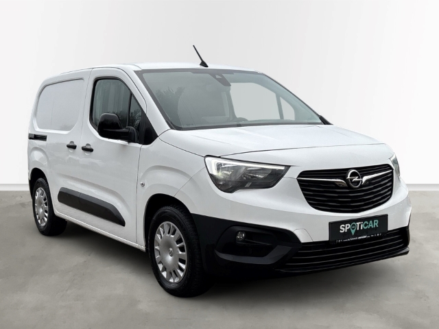 Fahrzeugabbildung Opel Combo Electric Cargo Edition Fernlichtass. Rückfahrkam. Temp Tel.-Vorb. PDC Berganfahrass. - mit KI generiert/bearbeitet