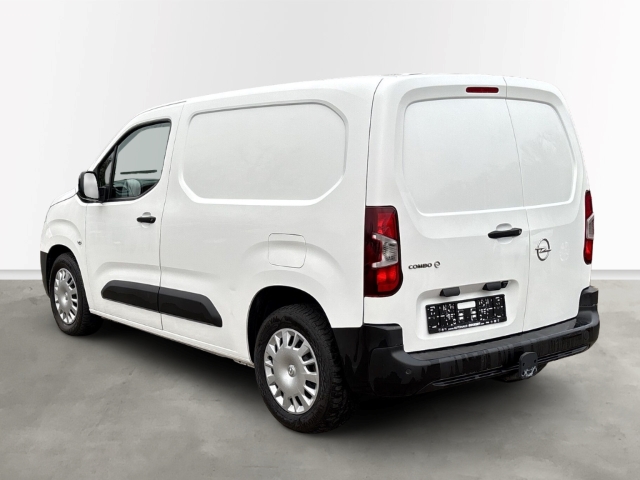 Fahrzeugabbildung Opel Combo Electric Cargo Edition Fernlichtass. Rückfahrkam. Temp Tel.-Vorb. PDC Berganfahrass. - mit KI generiert/bearbeitet