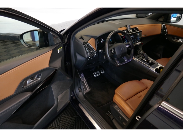 Fahrzeugabbildung DS Automobiles DS7 DS Crossback E-Tense 4x4 Rivoli Navi Nachtsichtass. 360 Kamera Massagesitze - mit KI generiert/bearbeitet