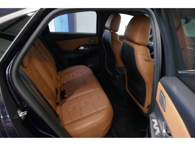 Fahrzeugabbildung DS Automobiles DS7 DS Crossback E-Tense 4x4 Rivoli Navi Nachtsichtass. 360 Kamera Massagesitze - mit KI generiert/bearbeitet