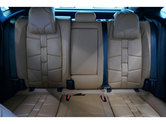 Fahrzeugabbildung DS Automobiles DS7 DS Crossback E-Tense 4x4 Rivoli Navi Nachtsichtass. 360 Kamera Massagesitze - mit KI generiert/bearbeitet
