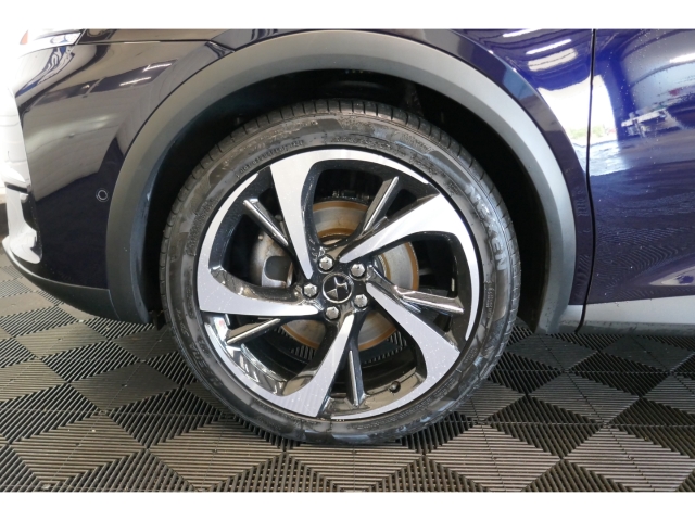 Fahrzeugabbildung DS Automobiles DS7 DS Crossback E-Tense 4x4 Rivoli Navi Nachtsichtass. 360 Kamera Massagesitze - mit KI generiert/bearbeitet