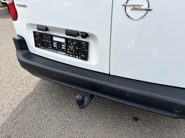 Fahrzeugabbildung Opel Combo Cargo L1 M Musikstreaming DAB Verkehrszeichenerk. Temp Tel.-Vorb. PDC Berganfahrass. - mit KI generiert/bearbeitet