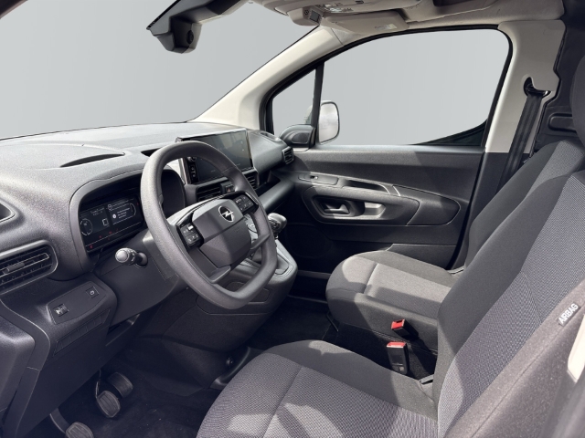 Fahrzeugabbildung Opel Combo Cargo L1 M Musikstreaming DAB Verkehrszeichenerk. Temp Tel.-Vorb. PDC Berganfahrass. - mit KI generiert/bearbeitet