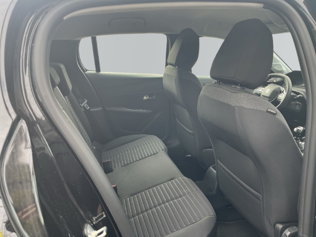 Fahrzeugabbildung Peugeot 208 Active Fahrerprofil DAB Keyless Spurhalteass. Verkehrszeichenerk. Notbremsass.