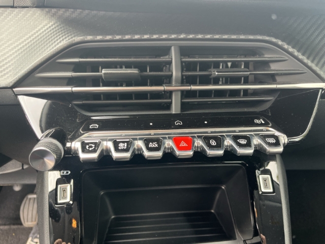 Fahrzeugabbildung Peugeot 208 Active Fahrerprofil DAB Keyless Spurhalteass. Verkehrszeichenerk. Notbremsass.
