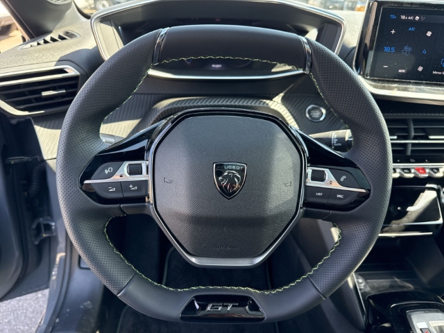 Fahrzeugabbildung Peugeot 208 Hybrid 145 GT Panorama Navi Digitales Cockpit LED Apple CarPlay Android Auto Klimaautom