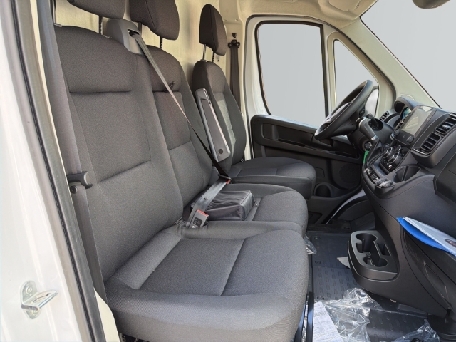 Fahrzeugabbildung Fiat Ducato H2 Kastenwagen 35 L4H2 180 Multijet Maxi Hochdach verblecht - mit KI generiert/bearbeitet