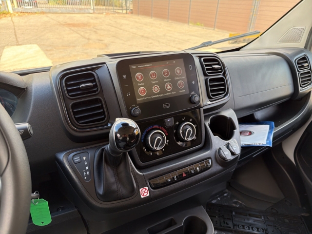 Fahrzeugabbildung Fiat Ducato H2 Kastenwagen 35 L4H2 180 Multijet Maxi Hochdach verblecht - mit KI generiert/bearbeitet