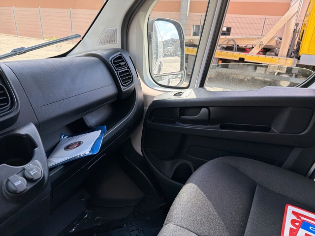 Fahrzeugabbildung Fiat Ducato H2 Kastenwagen 35 L4H2 180 Multijet Maxi Hochdach verblecht - mit KI generiert/bearbeitet
