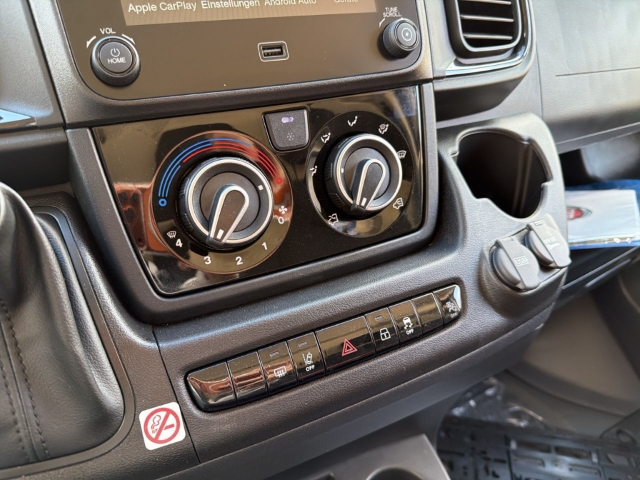 Fahrzeugabbildung Fiat Ducato H2 Kastenwagen 35 L4H2 180 Multijet Maxi Hochdach verblecht - mit KI generiert/bearbeitet