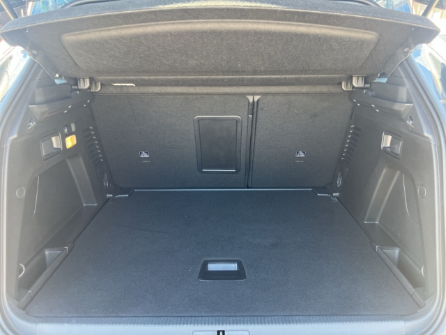 Fahrzeugabbildung Peugeot 3008 Allure Pack Navi Digitales Cockpit LED Apple CarPlay Android Auto 2-Zonen-Klimaautom