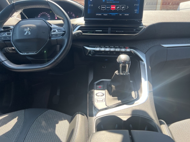 Fahrzeugabbildung Peugeot 3008 Allure Pack Navi Digitales Cockpit LED Apple CarPlay Android Auto 2-Zonen-Klimaautom