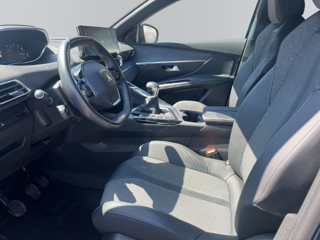Fahrzeugabbildung Peugeot 3008 Allure Pack Navi Digitales Cockpit LED Apple CarPlay Android Auto 2-Zonen-Klimaautom