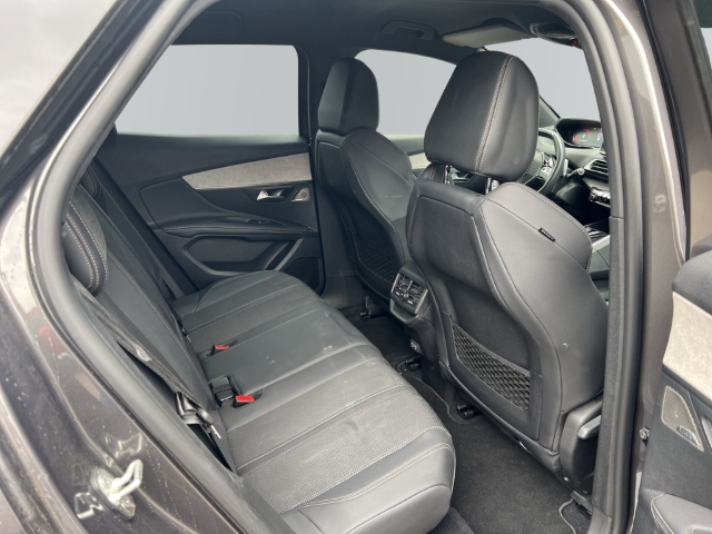 Fahrzeugabbildung Peugeot 3008 GT Navi Digitales Cockpit Soundsystem LED ACC El. Heckklappe 2-Zonen-Klimaautom - mit KI generiert/bearbeitet