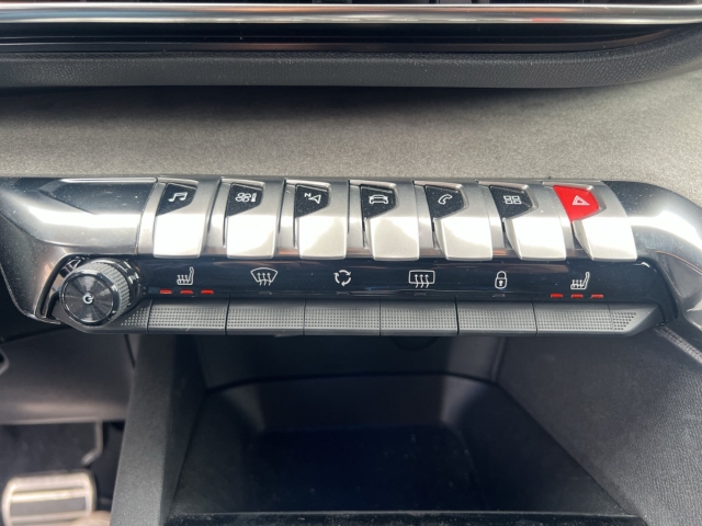 Fahrzeugabbildung Peugeot 3008 GT Navi Digitales Cockpit Soundsystem LED ACC El. Heckklappe 2-Zonen-Klimaautom - mit KI generiert/bearbeitet