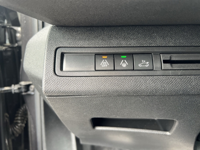 Fahrzeugabbildung Peugeot 3008 GT Navi Digitales Cockpit Soundsystem LED ACC El. Heckklappe 2-Zonen-Klimaautom - mit KI generiert/bearbeitet