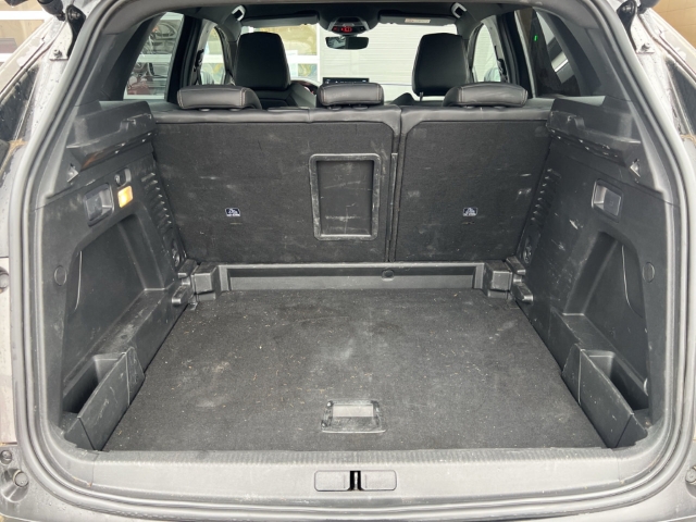 Fahrzeugabbildung Peugeot 3008 GT Navi Digitales Cockpit Soundsystem LED ACC El. Heckklappe 2-Zonen-Klimaautom - mit KI generiert/bearbeitet