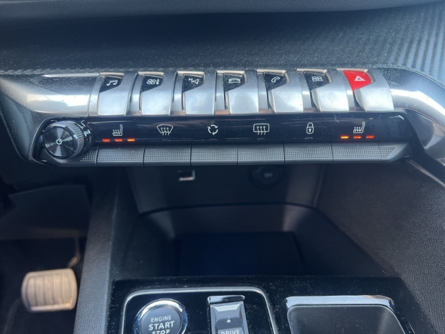 Fahrzeugabbildung Peugeot 3008 Hybrid Allure Pack Navi Digitales Cockpit LED ACC 2-Zonen-Klimaautom DAB