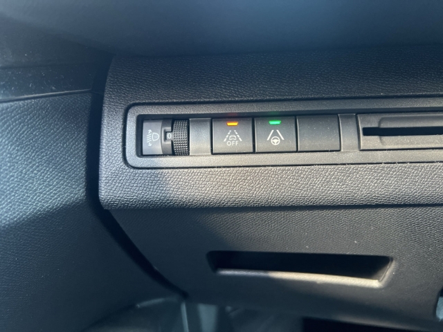 Fahrzeugabbildung Peugeot 3008 Hybrid Allure Pack Navi Digitales Cockpit LED ACC 2-Zonen-Klimaautom DAB