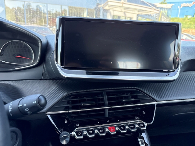 Fahrzeugabbildung Peugeot 208 Active Fahrerprofil DAB SHZ Keyless Spurhalteass. Verkehrszeichenerk. Notbremsass.