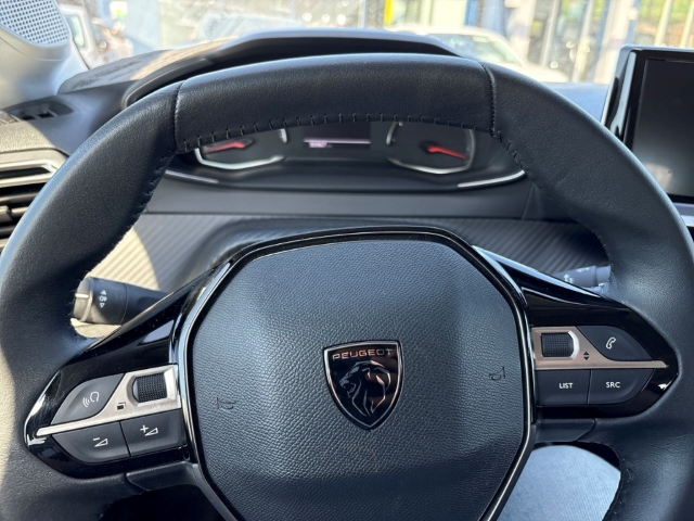Fahrzeugabbildung Peugeot 208 Active Fahrerprofil DAB SHZ Keyless Spurhalteass. Verkehrszeichenerk. Notbremsass.