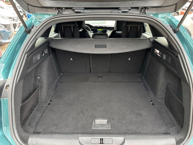 Fahrzeugabbildung Peugeot 308 SW GT Navi LED Blendfreies Fernl. Kurvenlicht 2-Zonen-Klimaautom DAB Ambientebeleuchtung