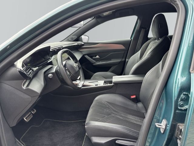 Fahrzeugabbildung Peugeot 308 SW GT Navi LED Blendfreies Fernl. Kurvenlicht 2-Zonen-Klimaautom DAB Ambientebeleuchtung