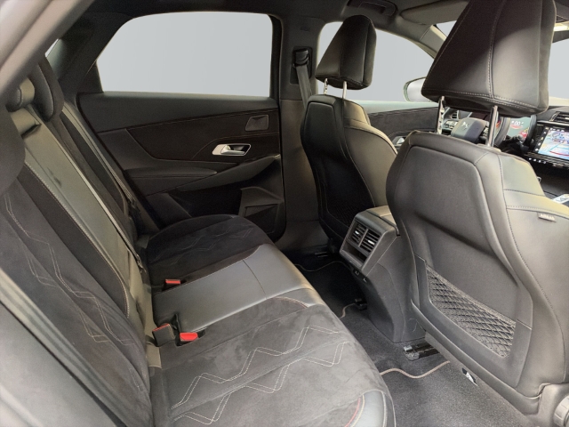 Fahrzeugabbildung DS Automobiles DS7 Performance Line AHK Digitales Cockpit LED Ambientebeleuchtung Totwinkelassistent - mit KI generiert/bearbeitet