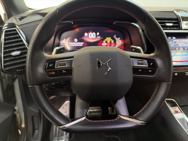 Fahrzeugabbildung DS Automobiles DS7 Performance Line AHK Digitales Cockpit LED Ambientebeleuchtung Totwinkelassistent - mit KI generiert/bearbeitet