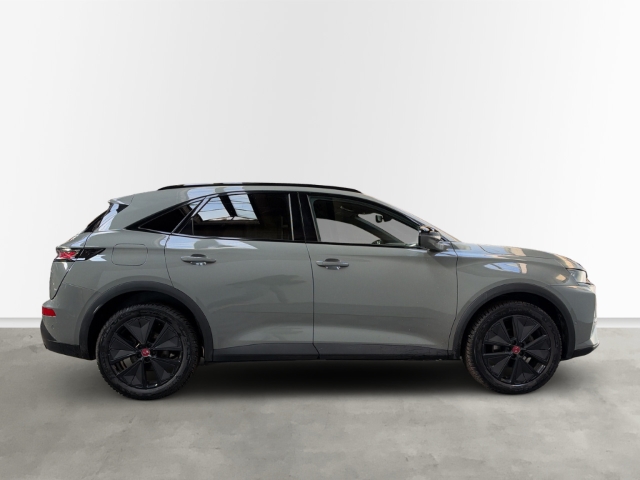 Fahrzeugabbildung DS Automobiles DS7 Performance Line AHK Digitales Cockpit LED Ambientebeleuchtung Totwinkelassistent - mit KI generiert/bearbeitet