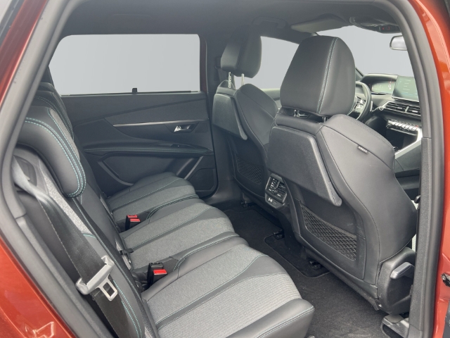 Fahrzeugabbildung Peugeot 5008 Hybrid 136 Allure Pack Navi Digitales Cockpit LED 2-Zonen-Klimaautom DAB Ambientebeleuchtung