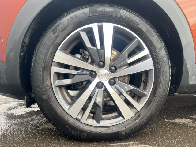 Fahrzeugabbildung Peugeot 5008 Hybrid 136 Allure Pack Navi Digitales Cockpit LED 2-Zonen-Klimaautom DAB Ambientebeleuchtung