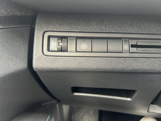 Fahrzeugabbildung Peugeot 5008 Hybrid 136 Allure Pack Navi Digitales Cockpit LED 2-Zonen-Klimaautom DAB Ambientebeleuchtung