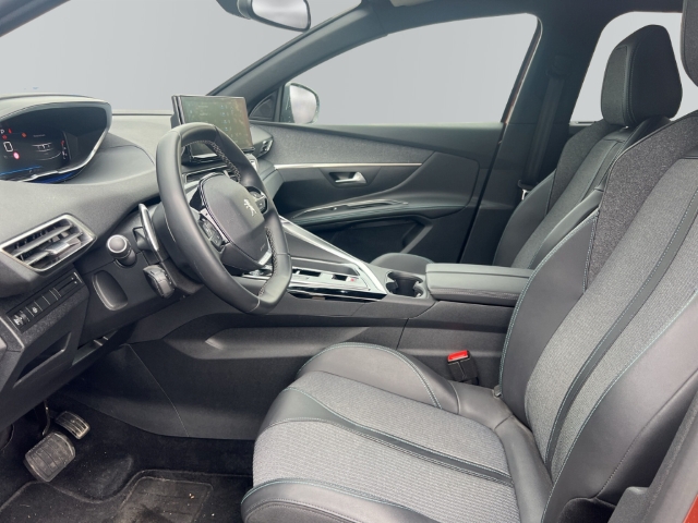 Fahrzeugabbildung Peugeot 5008 Hybrid 136 Allure Pack Navi Digitales Cockpit LED 2-Zonen-Klimaautom DAB Ambientebeleuchtung