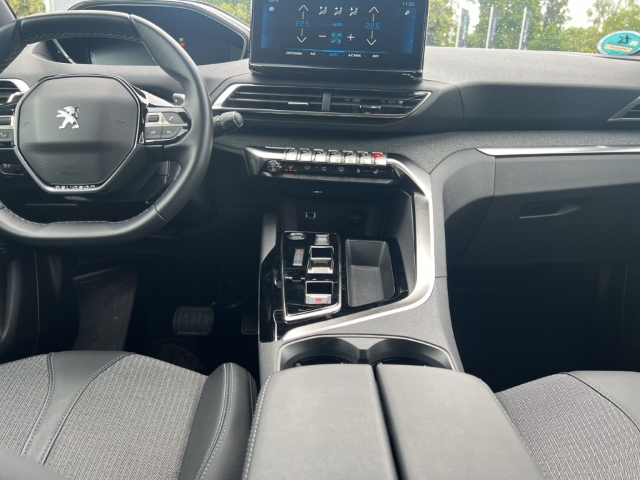 Fahrzeugabbildung Peugeot 3008 Allure Pack Navi Digitales Cockpit LED Apple CarPlay Android Auto 2-Zonen-Klimaautom