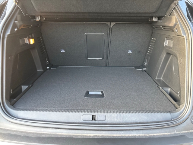 Fahrzeugabbildung Peugeot 3008 GT El. Panodach Navi Digitales Cockpit Soundsystem LED ACC El. Heckklappe 2-Zonen-Klimaautom