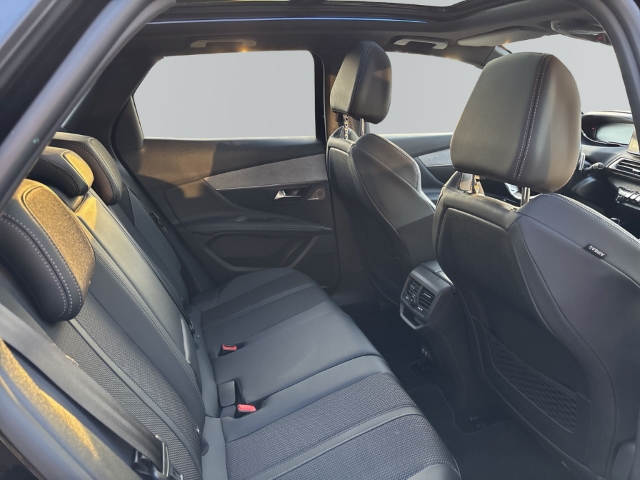 Fahrzeugabbildung Peugeot 3008 GT El. Panodach Navi Digitales Cockpit Soundsystem LED ACC El. Heckklappe 2-Zonen-Klimaautom