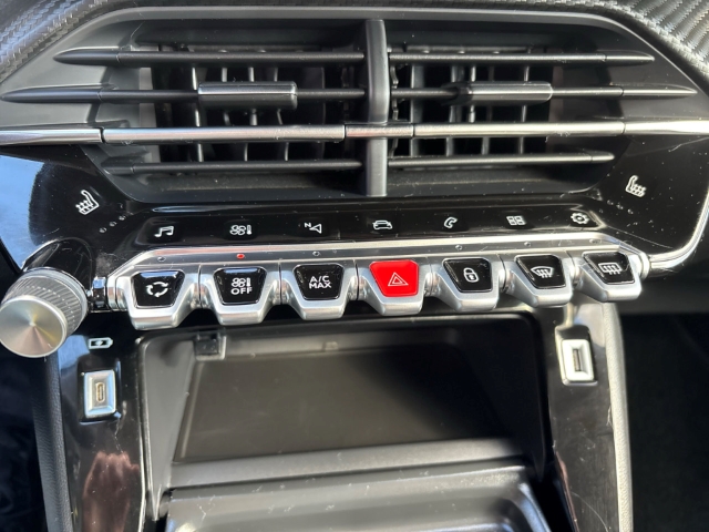 Fahrzeugabbildung Peugeot 208 Allure Pack Navi LED Klimaautom Fahrerprofil DAB SHZ Spurhalteass. Verkehrszeichenerk.